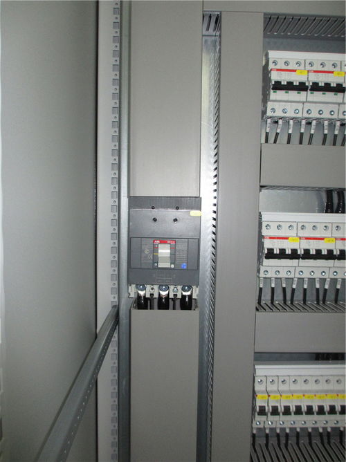 江陰變頻啟動(dòng)電控柜加工定制 從變頻器選型到柜體布局的全流程解析